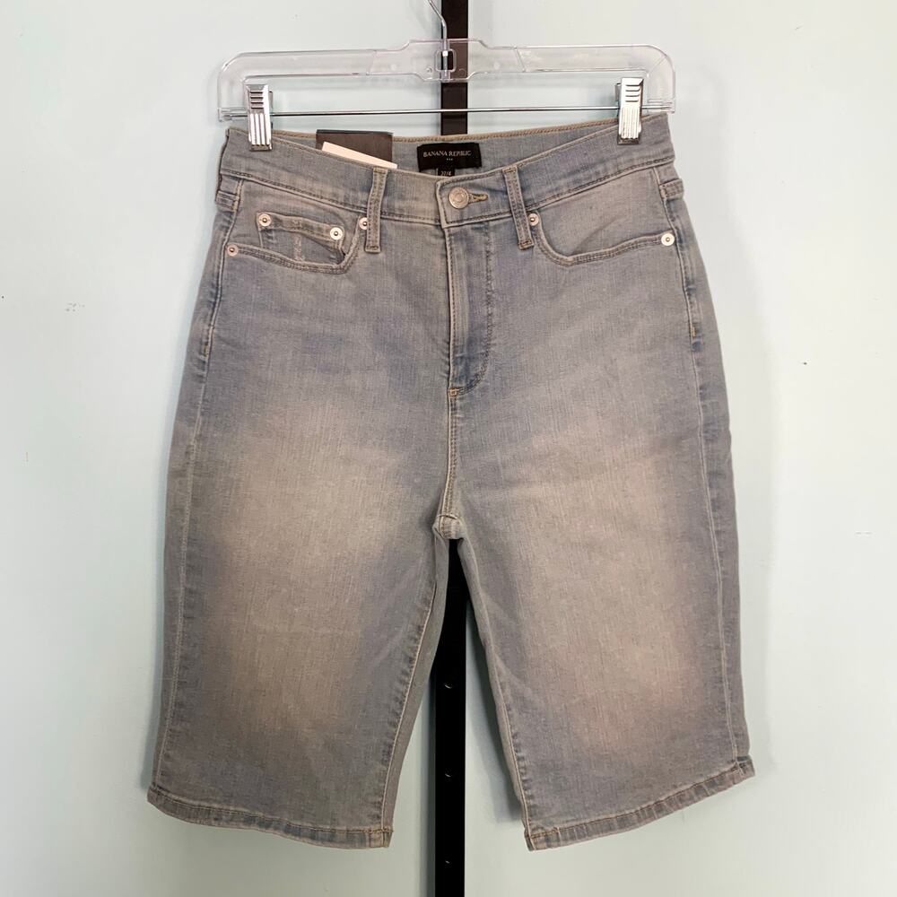 NWT Banana Republic Factory 10" Jean Shorts in Light Wash Size 4/27